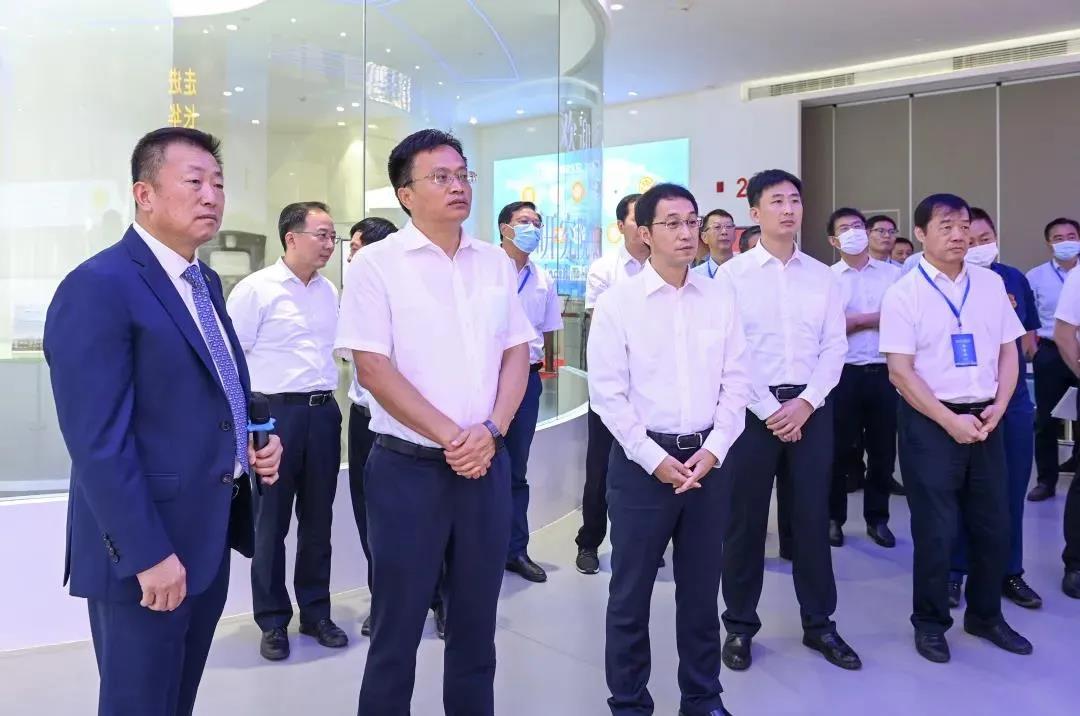 “綠色低碳，提質(zhì)增效”,江蘇省副省長胡廣杰一行走進長順集團創(chuàng)新研發(fā)中心!